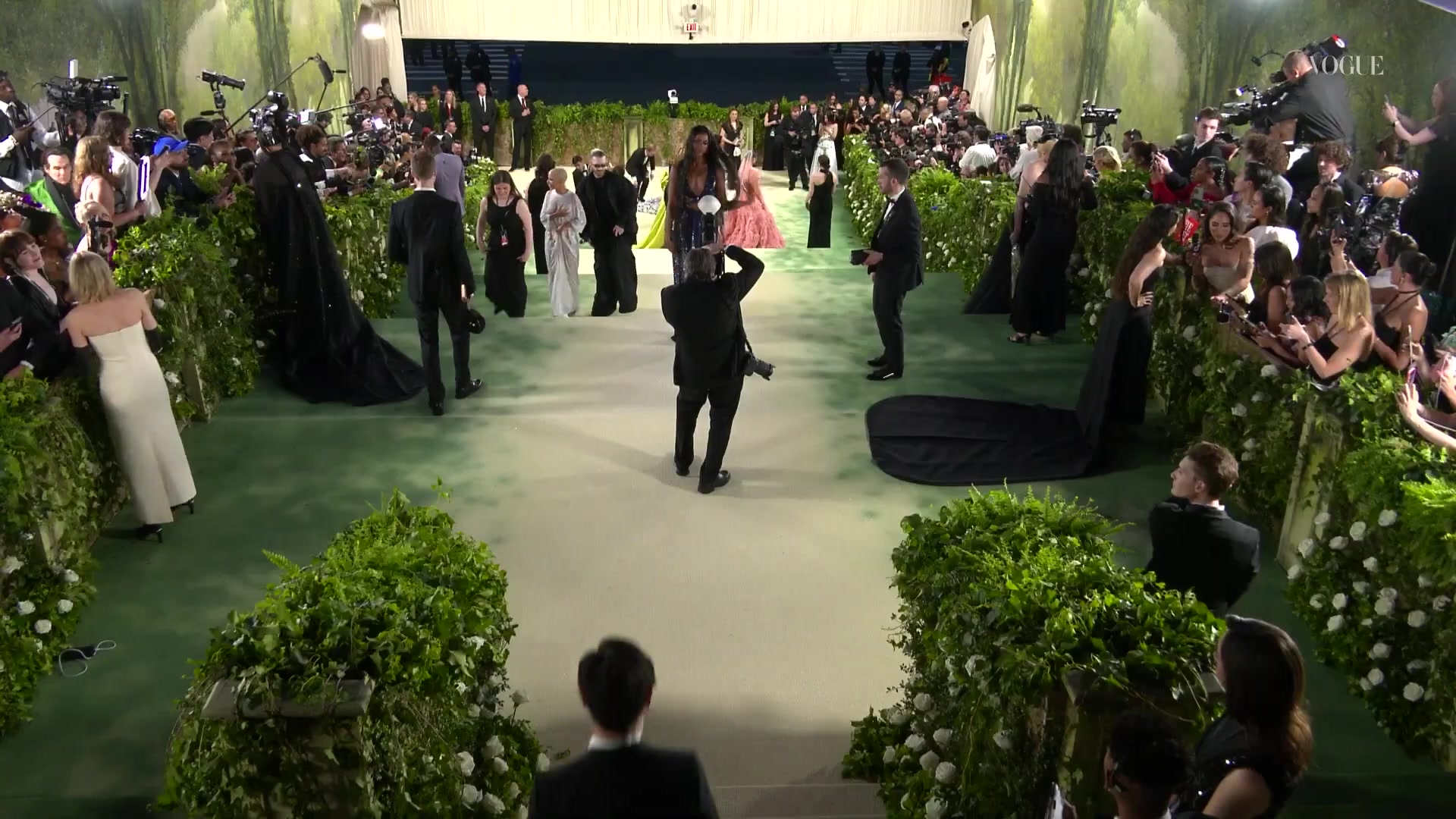 voguemetgalasteps003.jpg voguemetgalasteps003.jpg