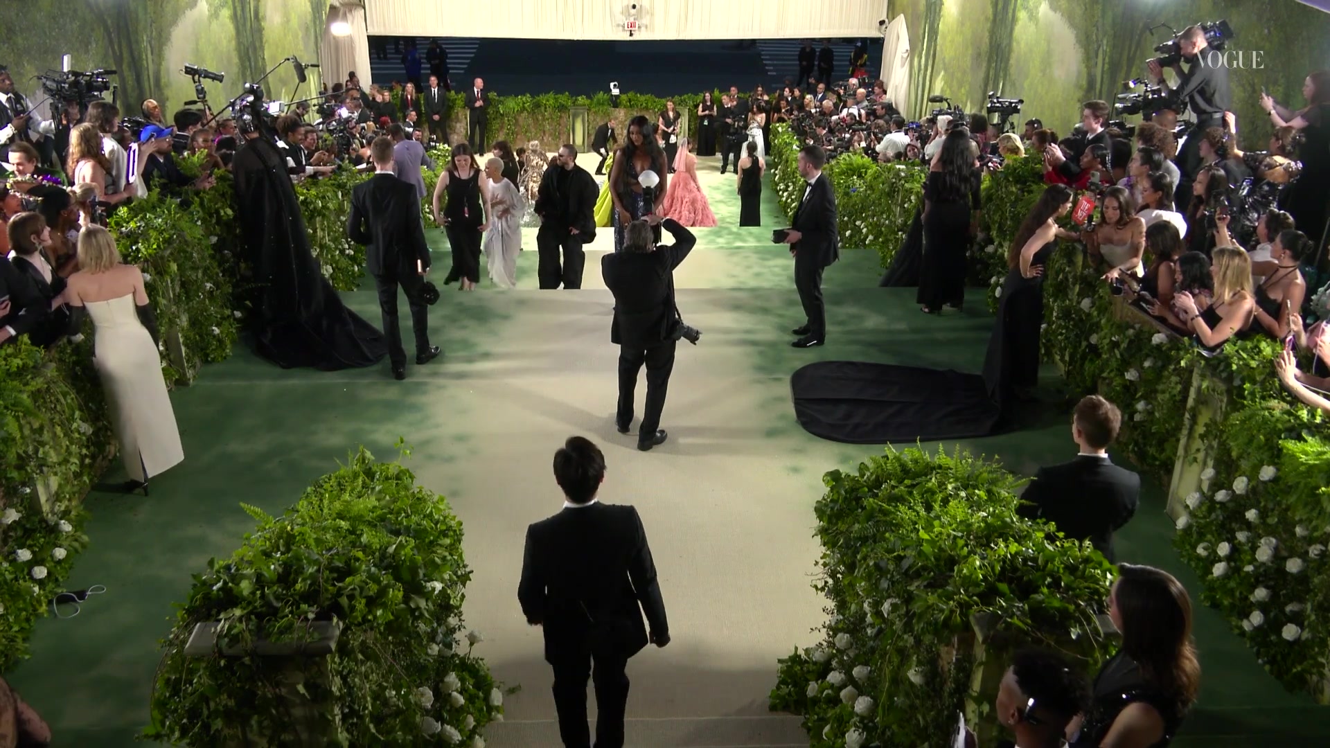 voguemetgalasteps009.jpg voguemetgalasteps009.jpg