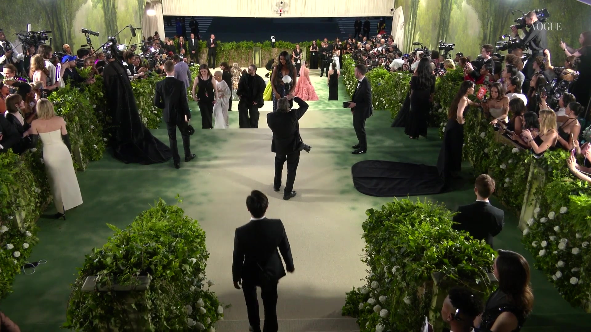 voguemetgalasteps010.jpg voguemetgalasteps010.jpg