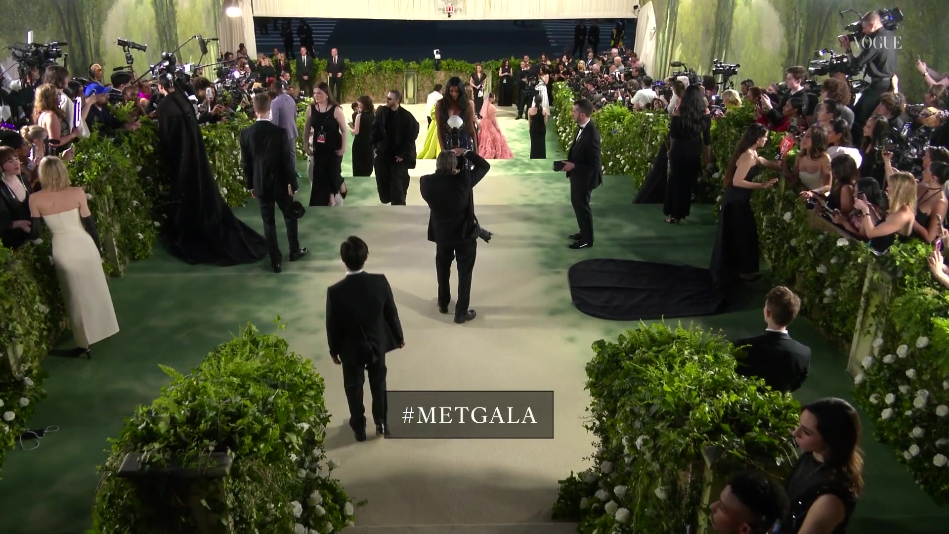 voguemetgalasteps018.jpg voguemetgalasteps018.jpg