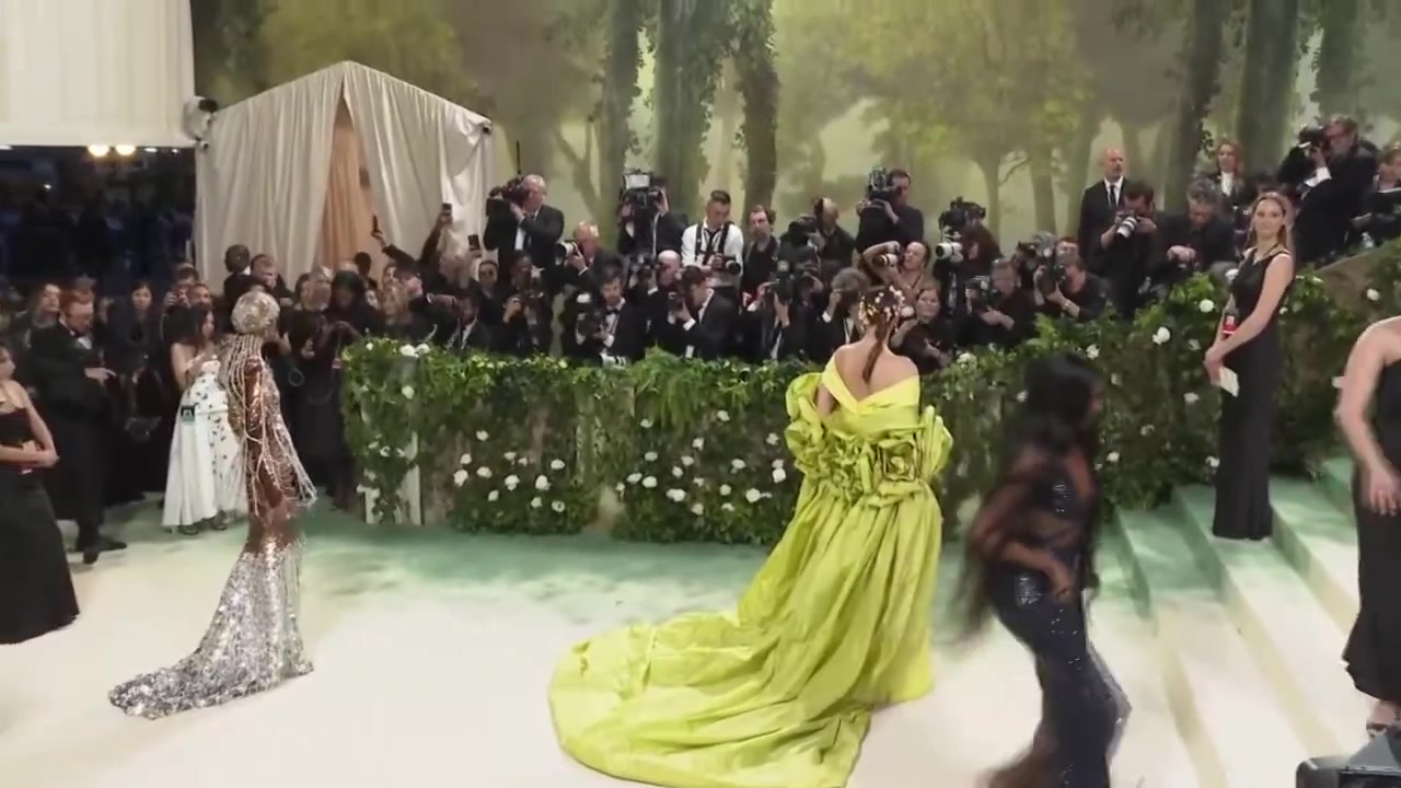 apmetgalacarpet141.jpg apmetgalacarpet141.jpg