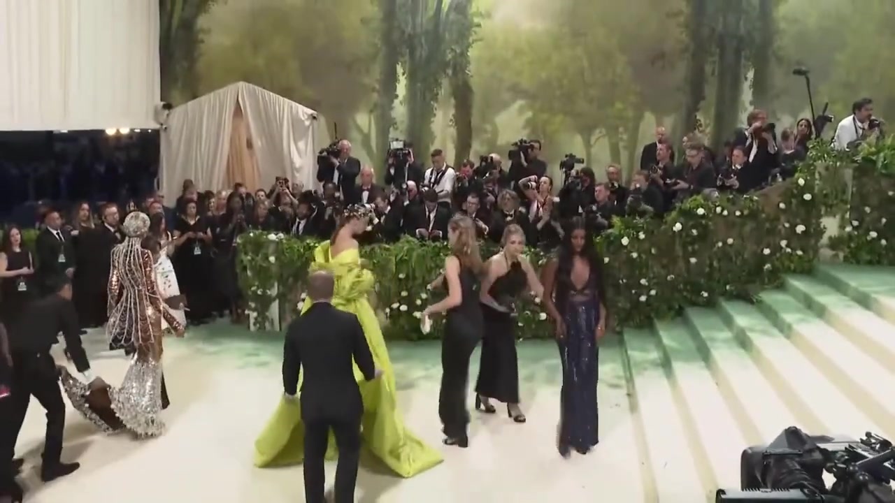 apmetgalacarpet173.jpg apmetgalacarpet173.jpg